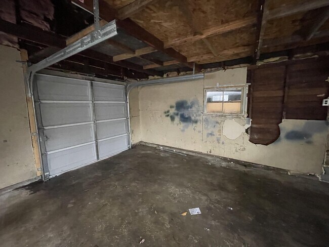 Building Photo - 1910 20th St NE