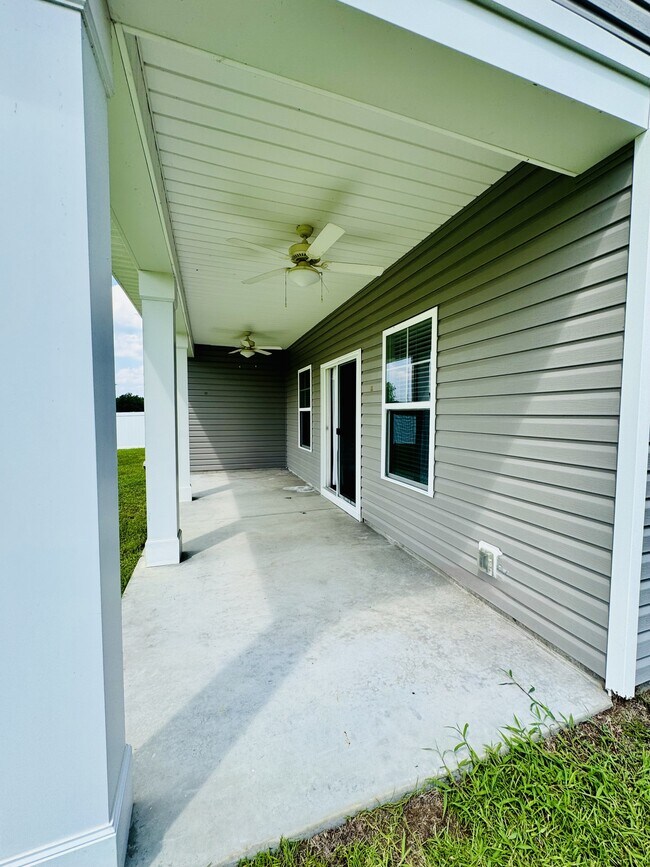 Building Photo - 464 Honeyhill Lp