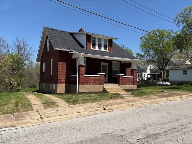 Building Photo - 615 Horn St