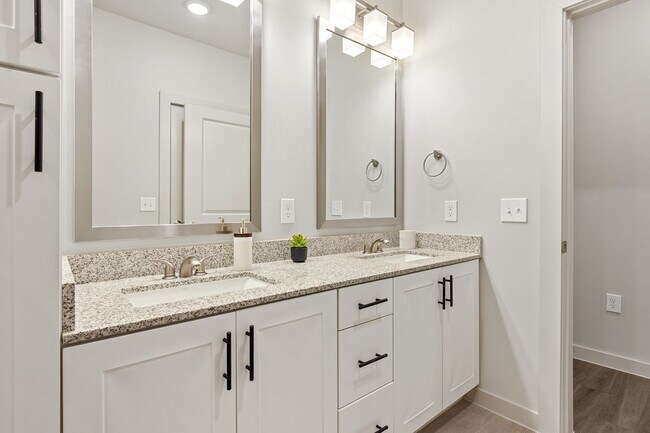 Building Photo - 5820 1/2 Cameron Road-SI FL3-ID1303393P