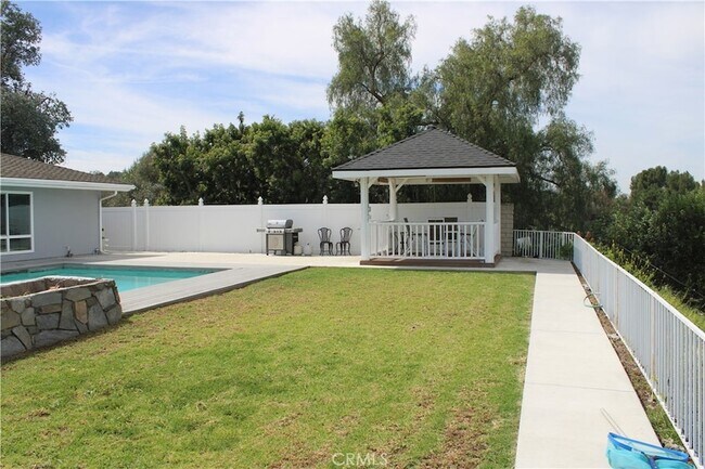 Building Photo - 761 W Country Hills Dr