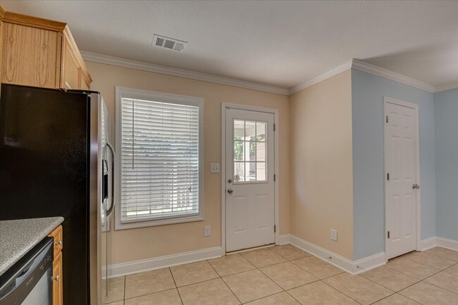 Building Photo - 150 Village Run