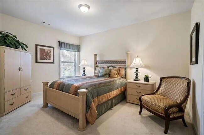 Building Photo - 1440 Dahlia Dr