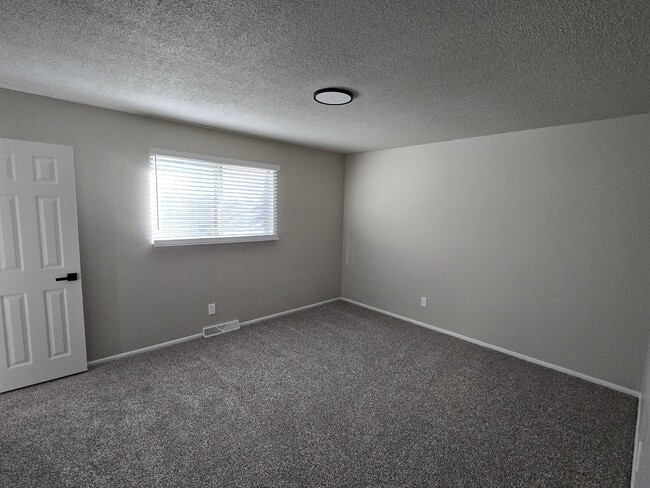 Building Photo - 4711 Bella Dr