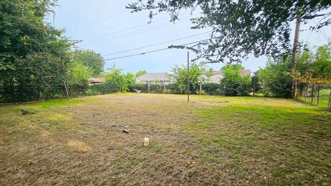 Building Photo - Beautifully Renovated 4 Bed