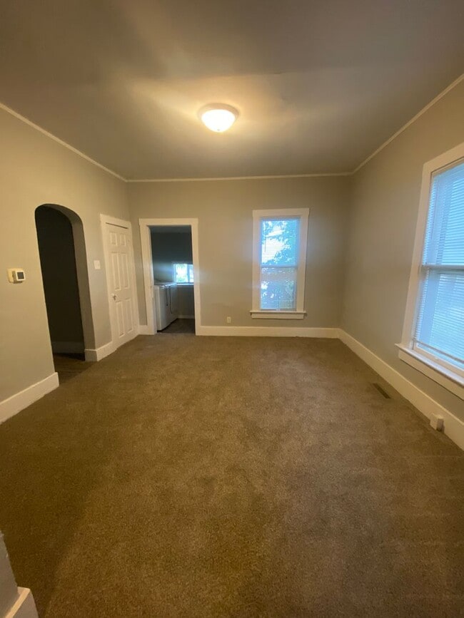 Building Photo - SW 2 bedroom home with many updates.