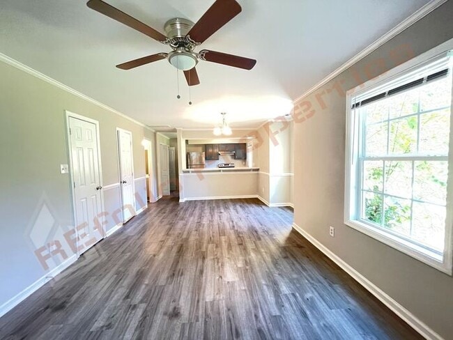 Building Photo - Carpetless 2 BD 2.5 Bath 2 Story Quadplex ...