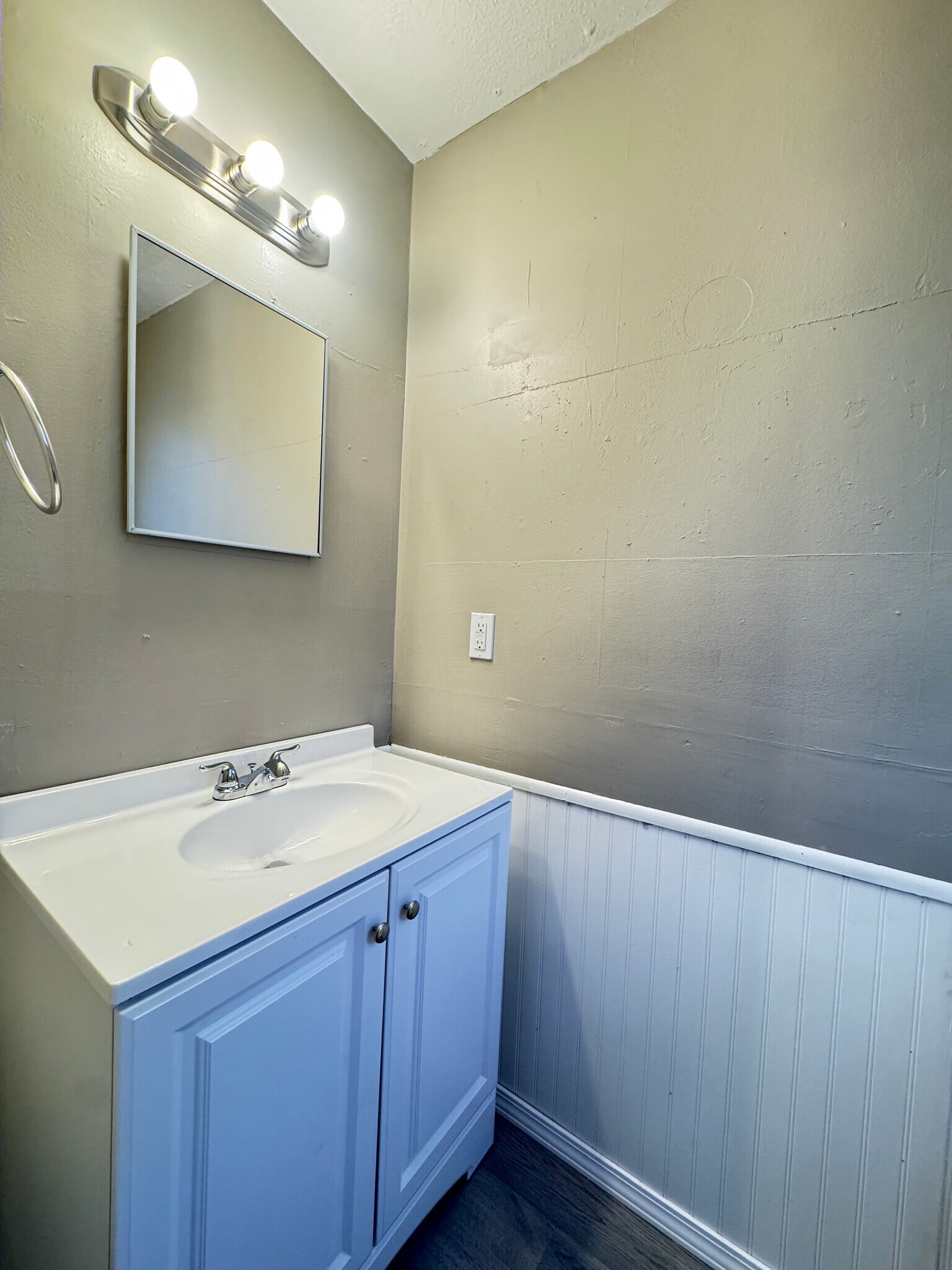 Building Photo - 9111 N Walker Ave