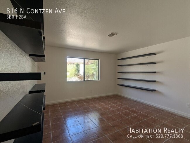 Building Photo - 816 N Contzen Ave