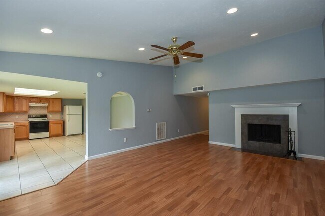 Building Photo - 4631 Lochshin Dr