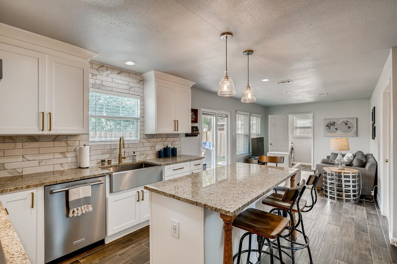 Building Photo - 2201 Rosemary Ln