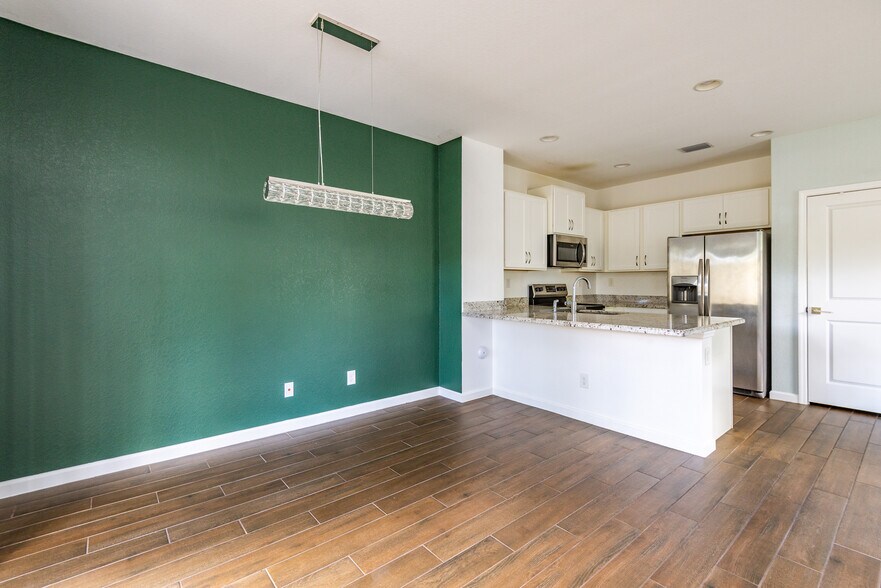 Building Photo - 1134 NW 40th Ter