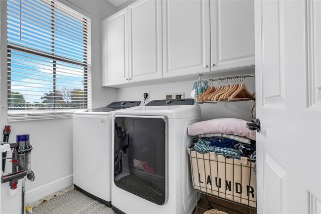 Building Photo - 4038 NW 85th Ave