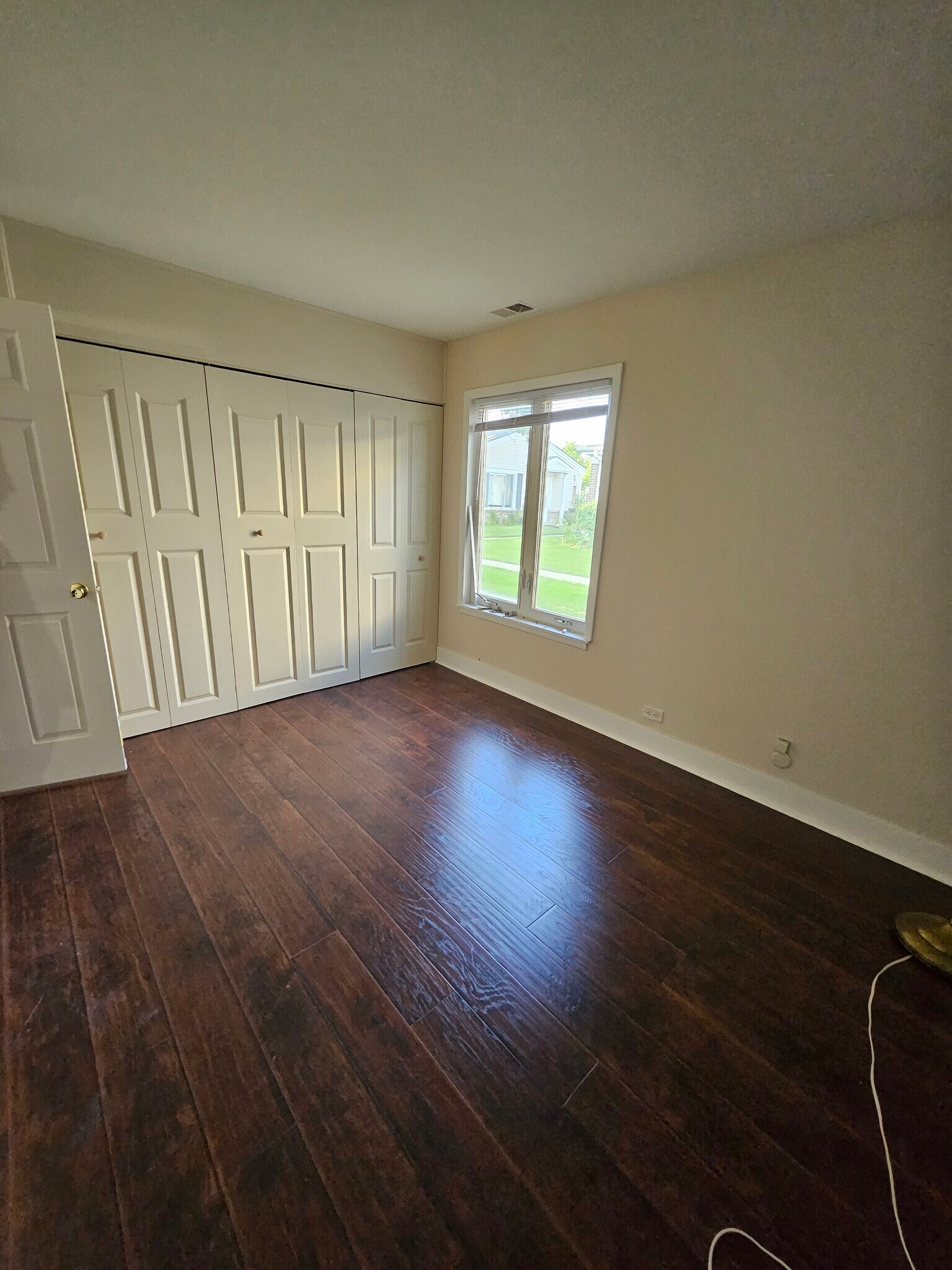 Building Photo - 1571 Cove Dr