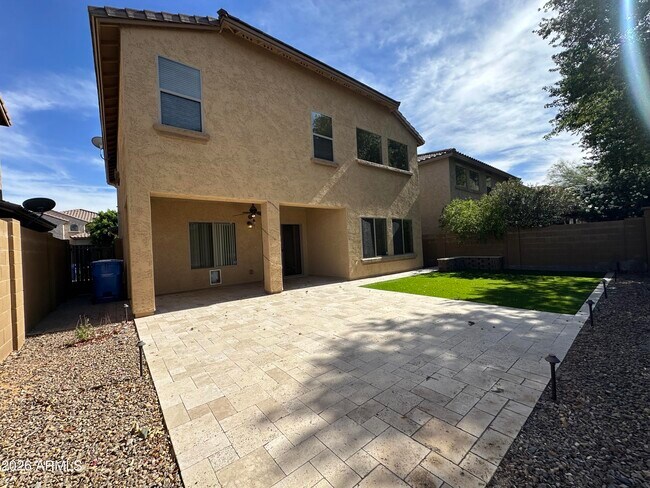 Building Photo - 2138 W Marconi Ave