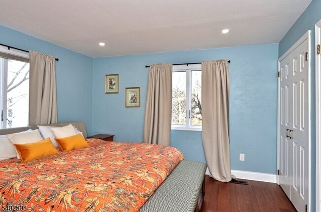 Building Photo - 35 Mews Ln