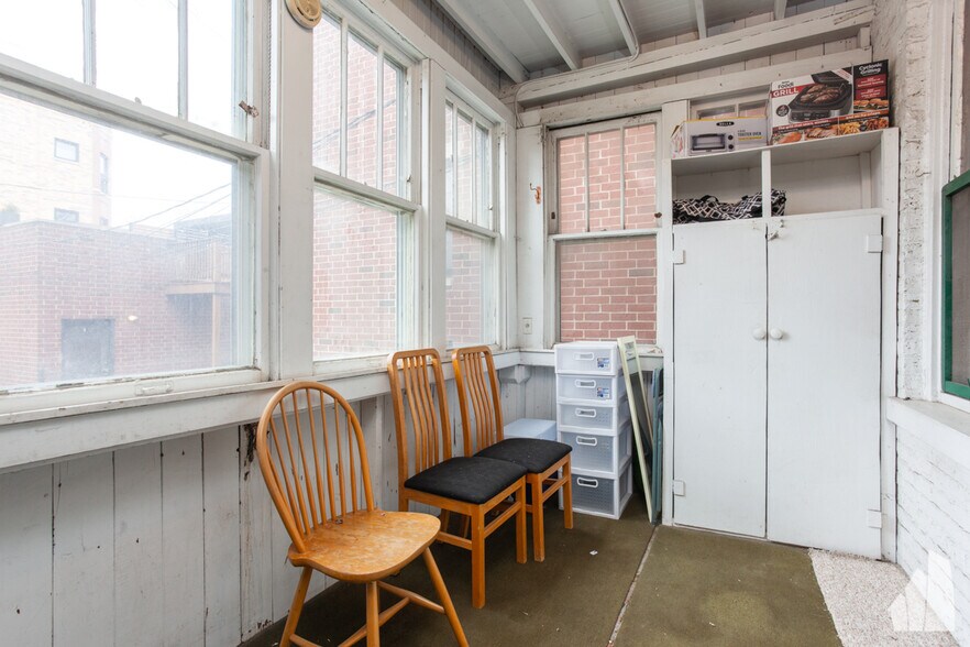 Building Photo - 1538 W Wrightwood Ave