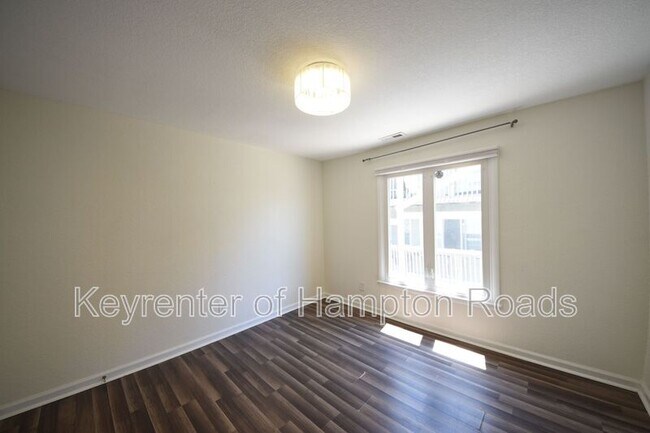 Building Photo - 9716 7th Bay St