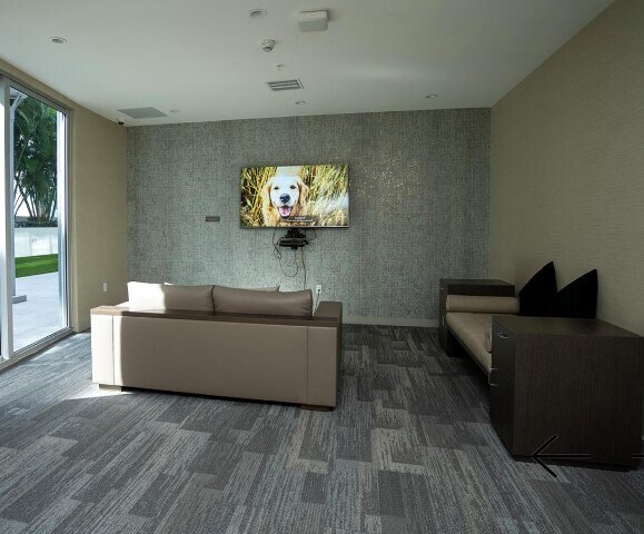 Building Photo - 1010 SW 2nd Ave