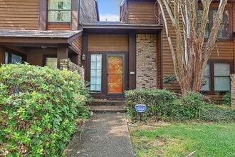 Building Photo - 14 Shore Dr