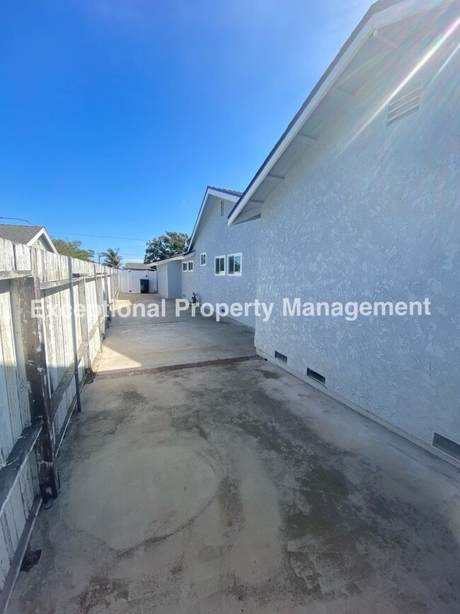 Building Photo - Great 4 bedroom 2 bath single story home