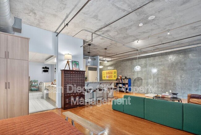 Building Photo - 877 Island Ave