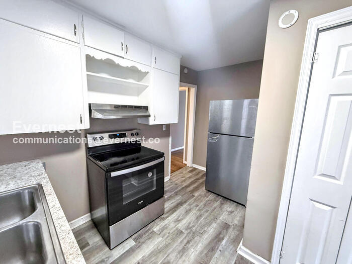 Building Photo - 920 80th St S