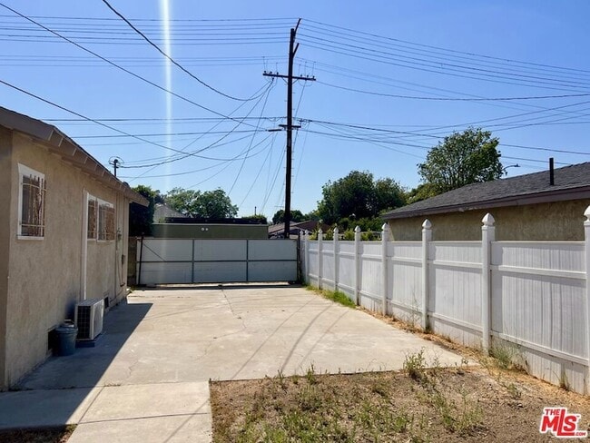 Building Photo - 3009 Dalton Ave