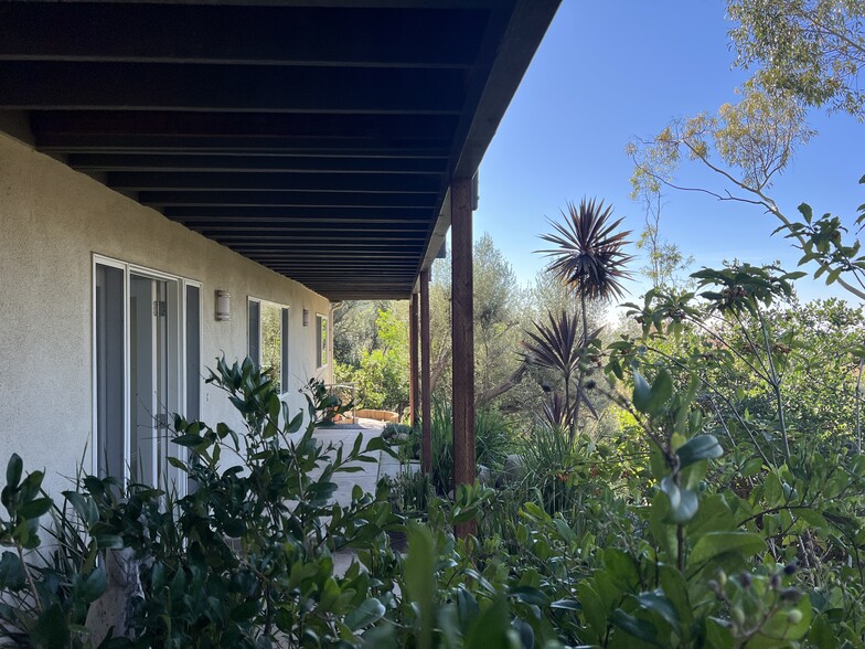 Building Photo - 3623 Serra Rd