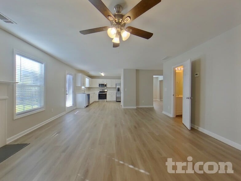 Building Photo - 629 Amberwood Dr