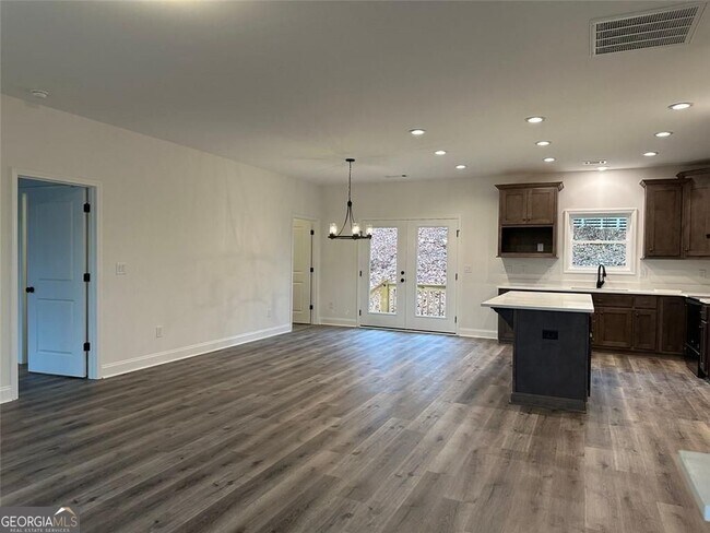 Building Photo - 35 Clearwater Dr