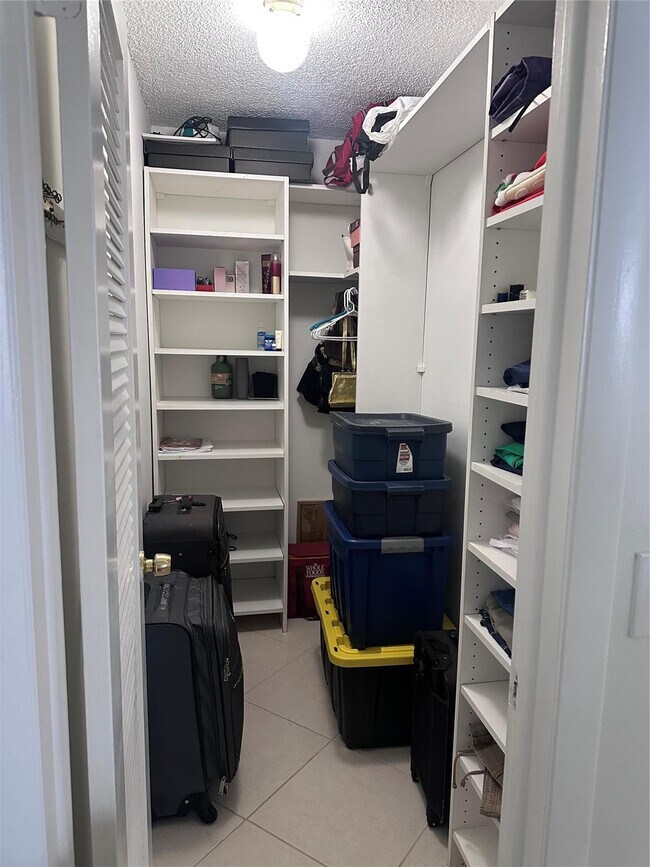 Building Photo - 164 Burgandy Way