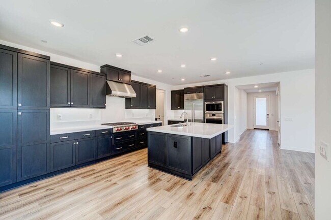 Building Photo - Luxury Living at The Farm