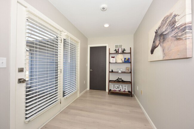 Building Photo - Furnished Mequon 4 bedroom ranch