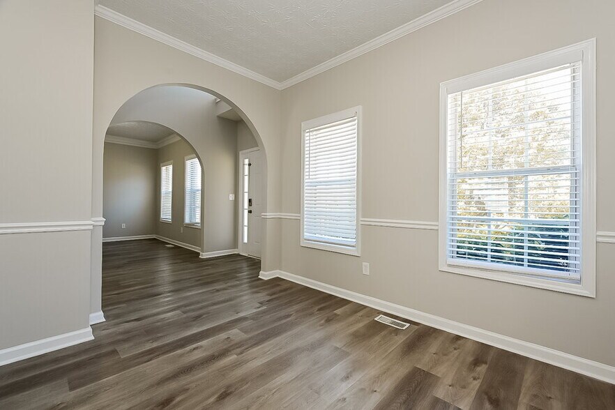 Building Photo - 7600 Crestwicke Crossing Dr