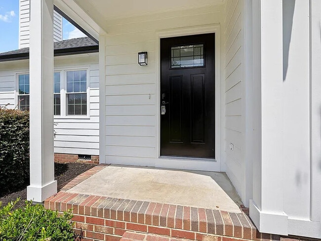 Building Photo - Lease OR Lease to Own