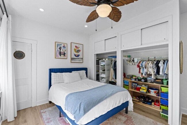 Building Photo - 715 Kaye St