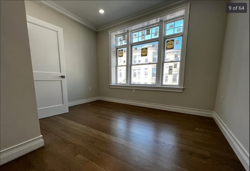 Building Photo - 14 Mount Hood Rd