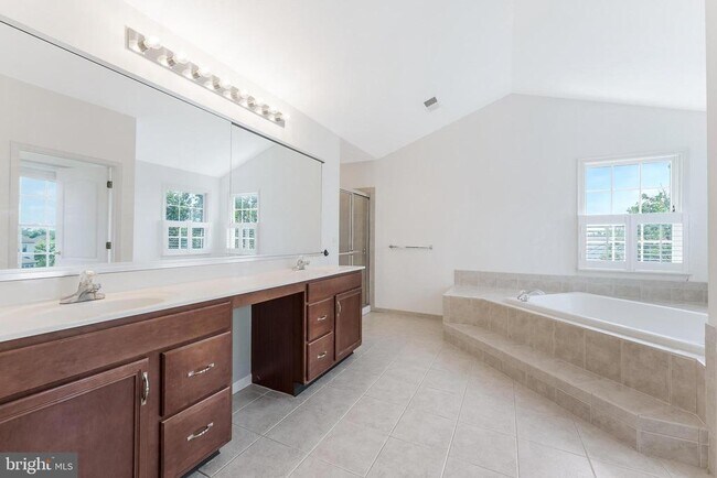 Building Photo - 20152 Boxwood Pl