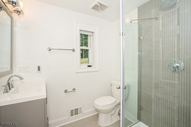 Building Photo - 242 Lake Rd