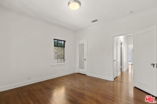 Building Photo - 448 Westmount Dr