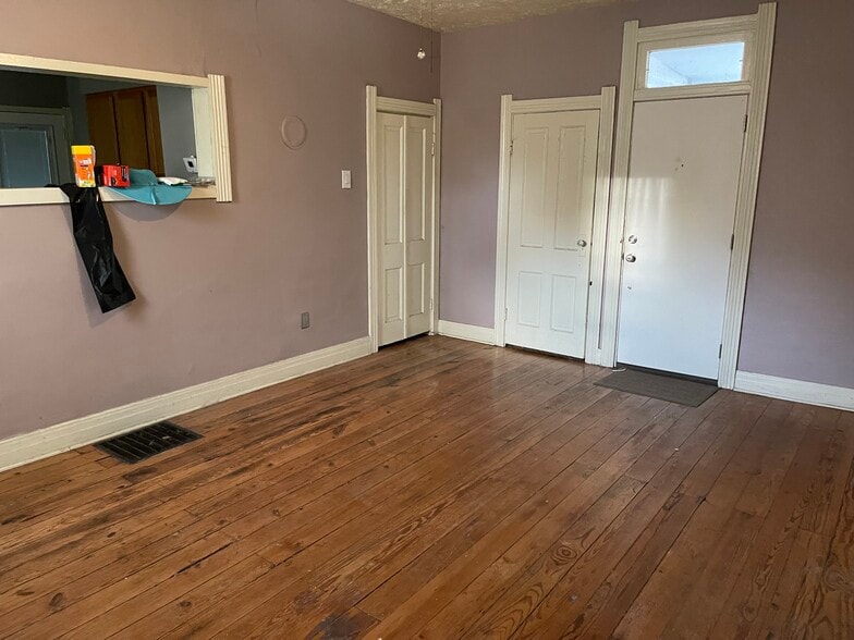 Building Photo - 924 West Kirkwood Avenue