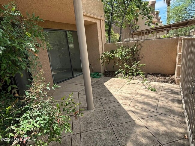 Building Photo - 5675 N Camino Esplendora