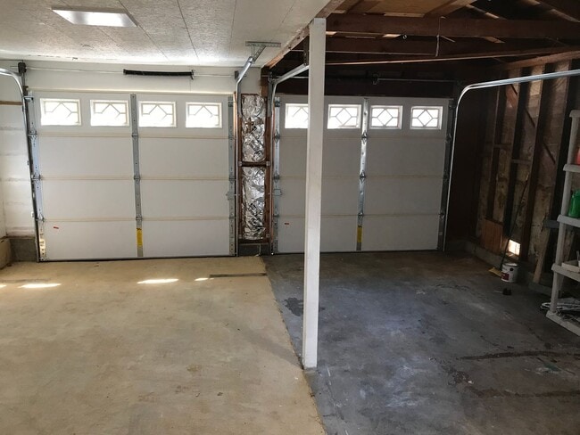 Building Photo - Single Level Nice Neighborhood Groups Welcome!