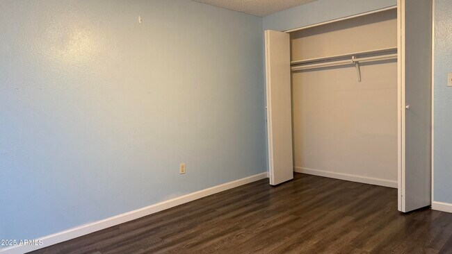 Building Photo - 1645 W Thunderbird Rd