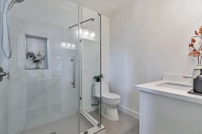 Building Photo - 47 Fleming Ave