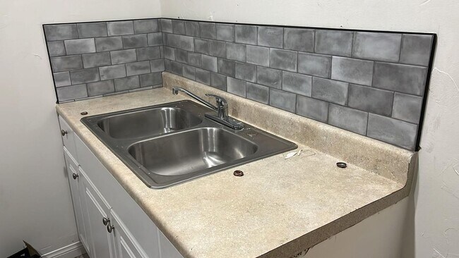 Building Photo - 2144 Bluehaven Ct