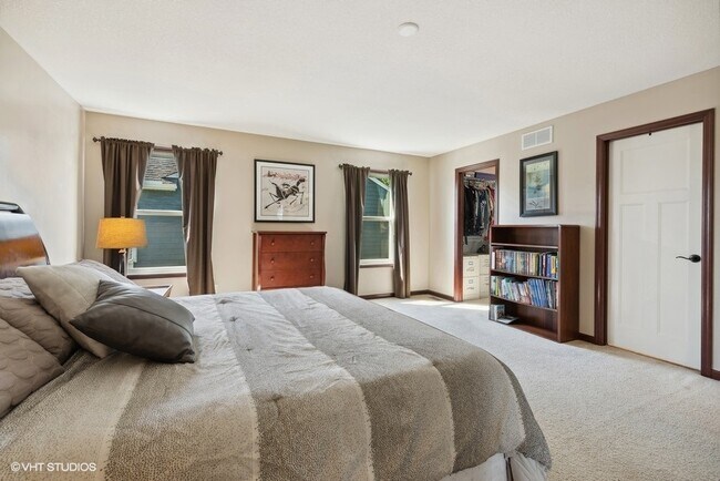 Building Photo - 4505 Yellowstone Ln N