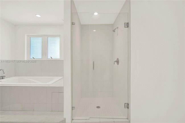 Building Photo - 527 SW 20th Rd