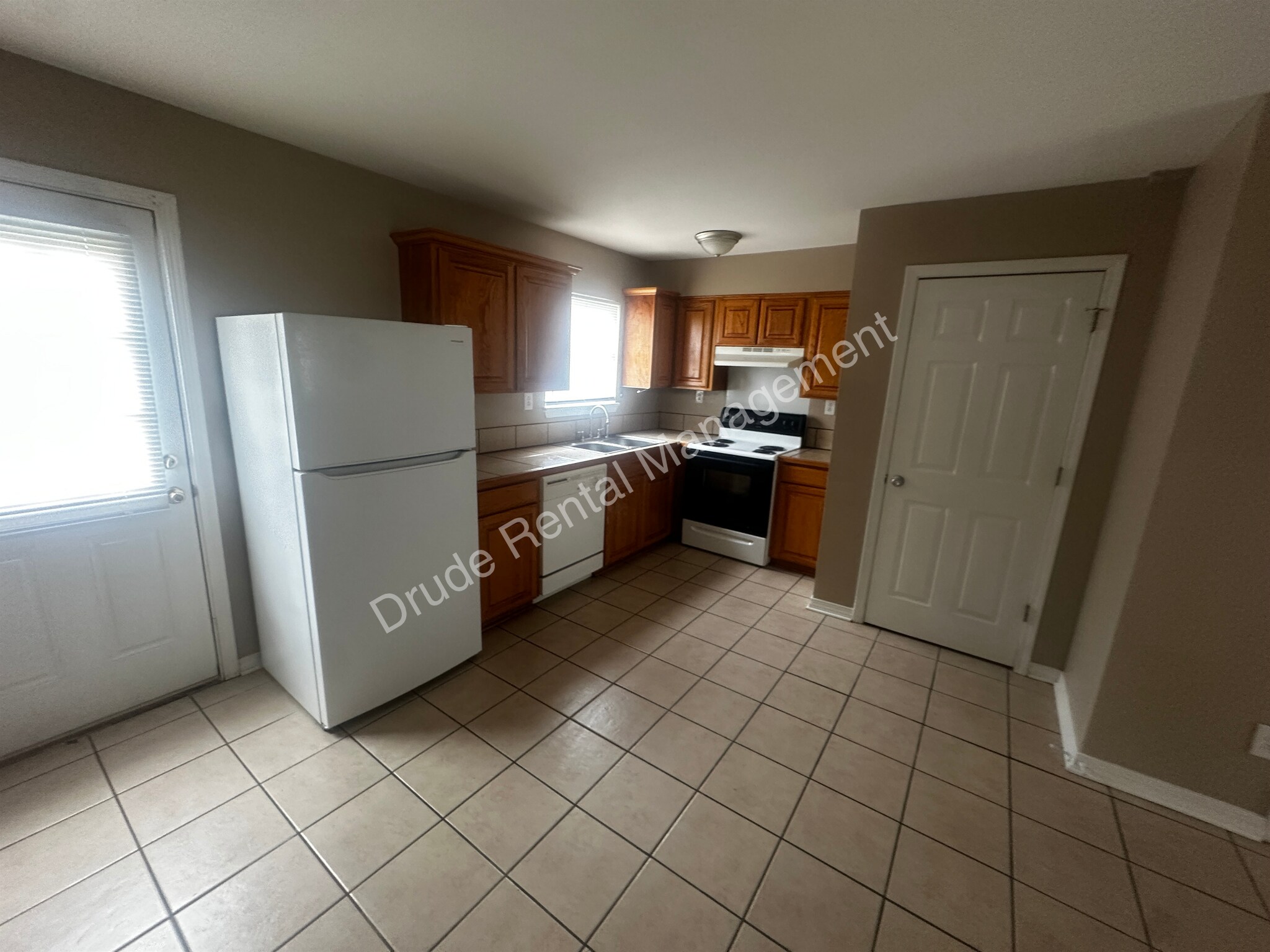 Building Photo - 14018 Virginia Dr